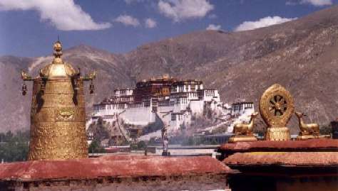 Potala Palce in Lhasa, coutesy http://perso.club-internet.fr/pchanez/index_eng.html